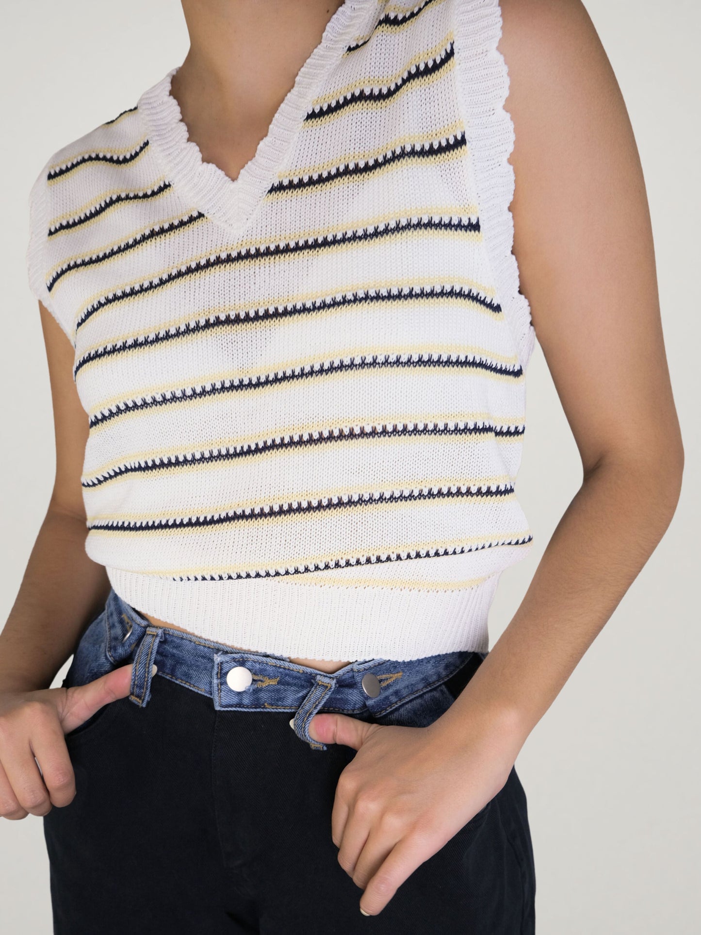 KNITTED VEST IN STRIPES