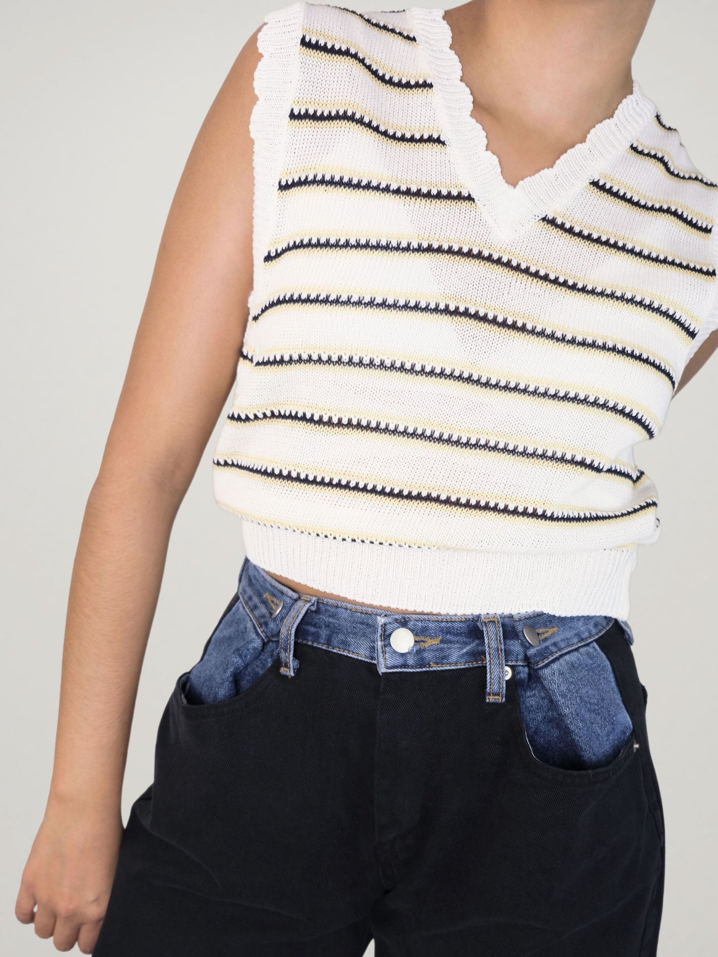 KNITTED VEST IN STRIPES